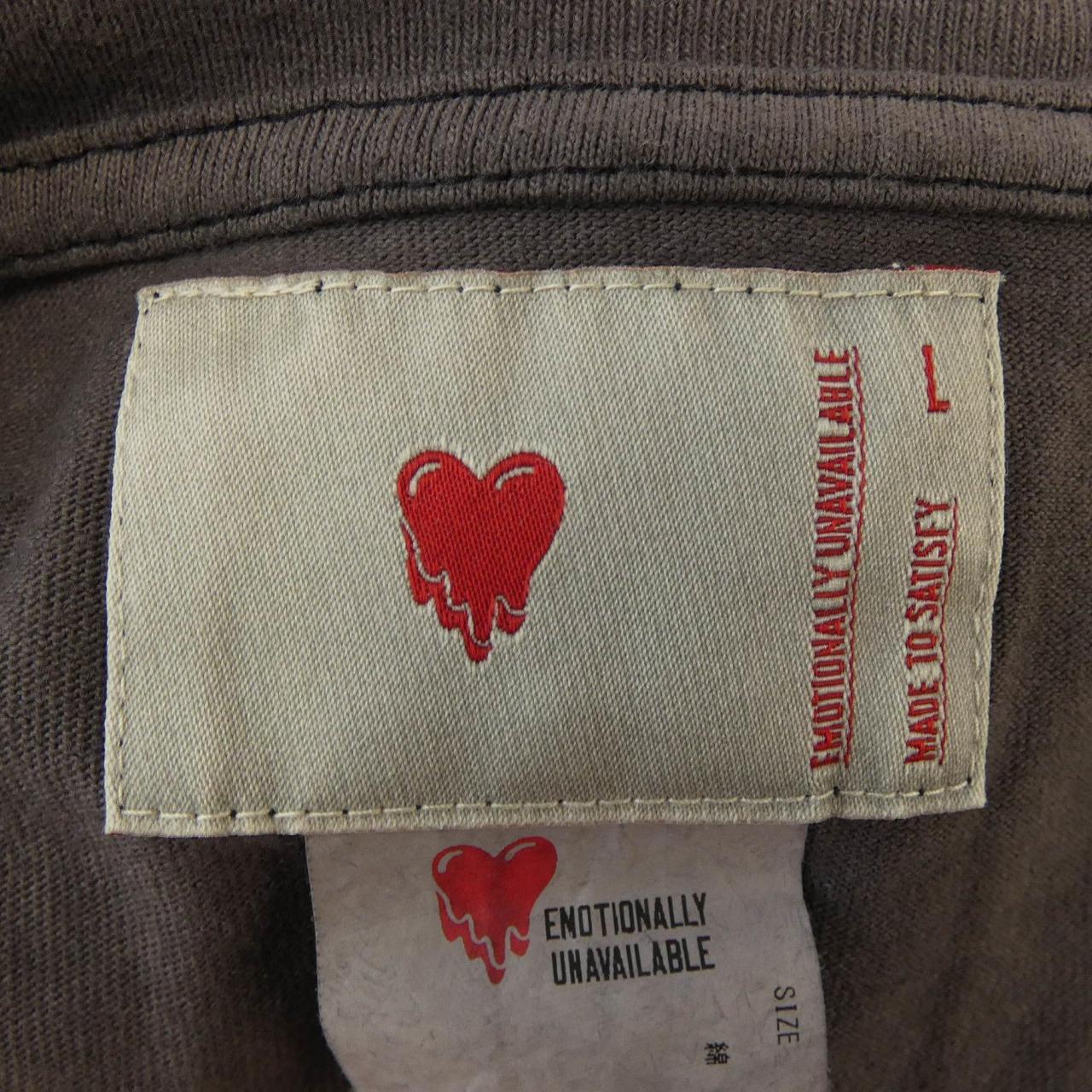 エモーショナリーアンアベイル コットンTシャツ