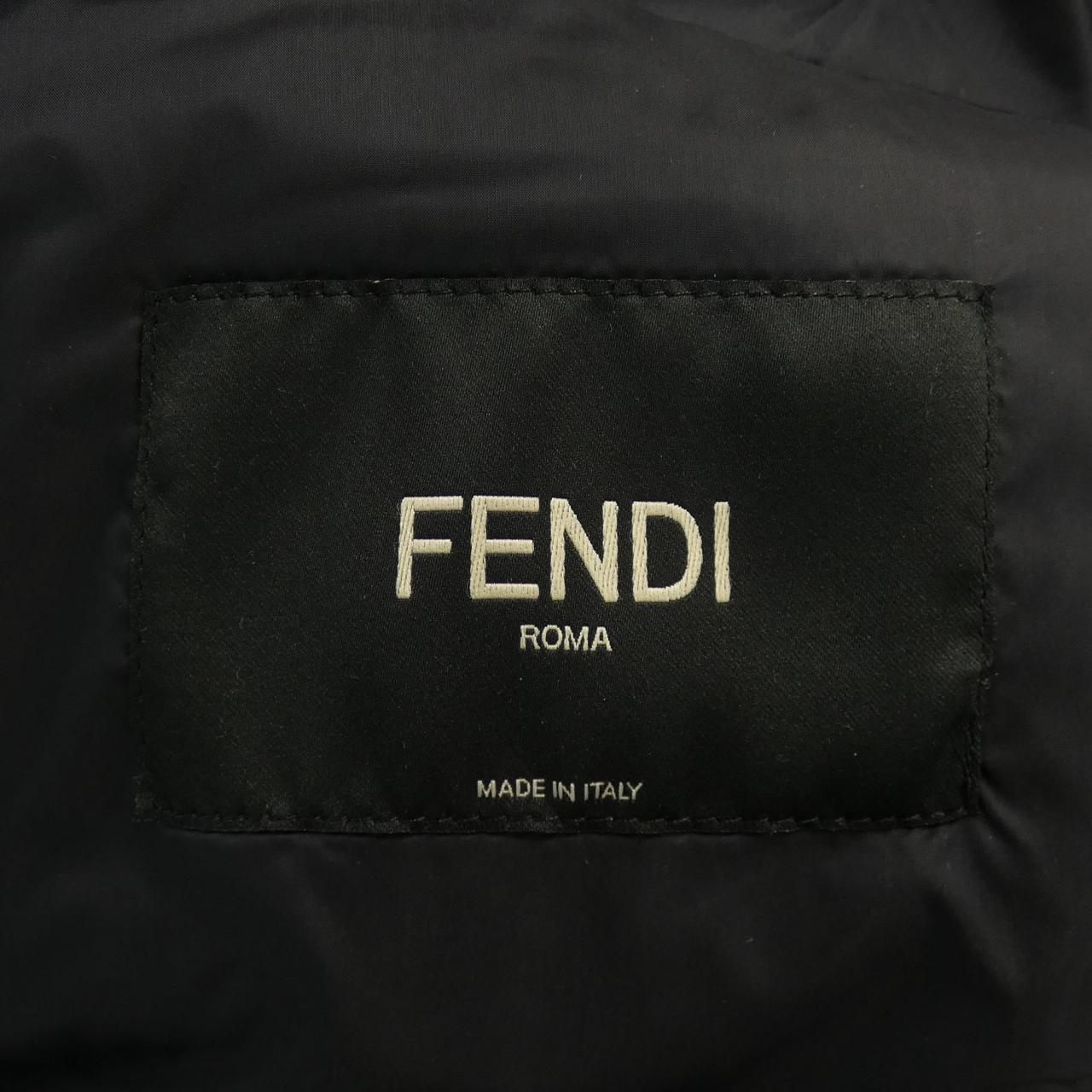 フェンディ FAA684 ダウンベスト