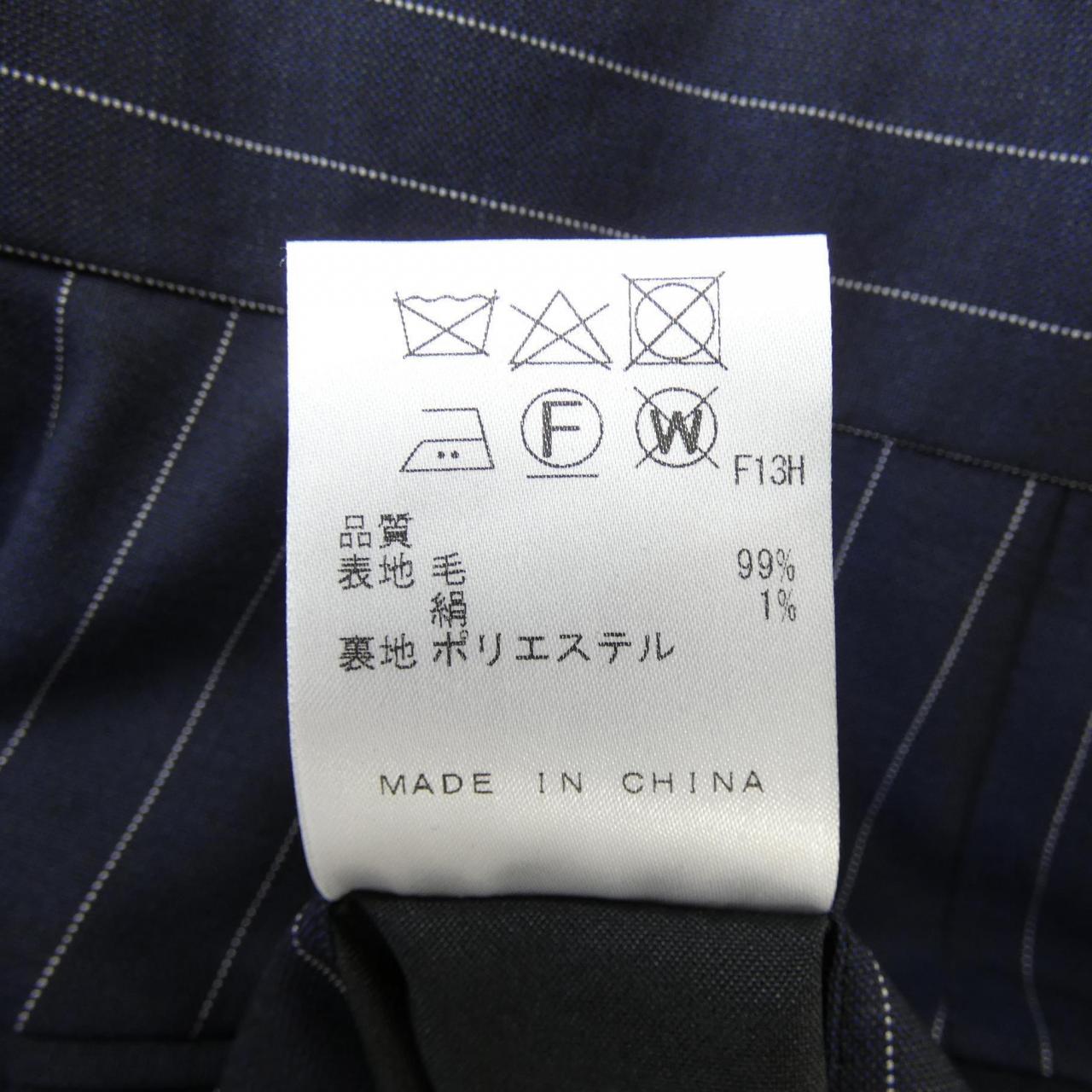 ゴタイリク スーツ
