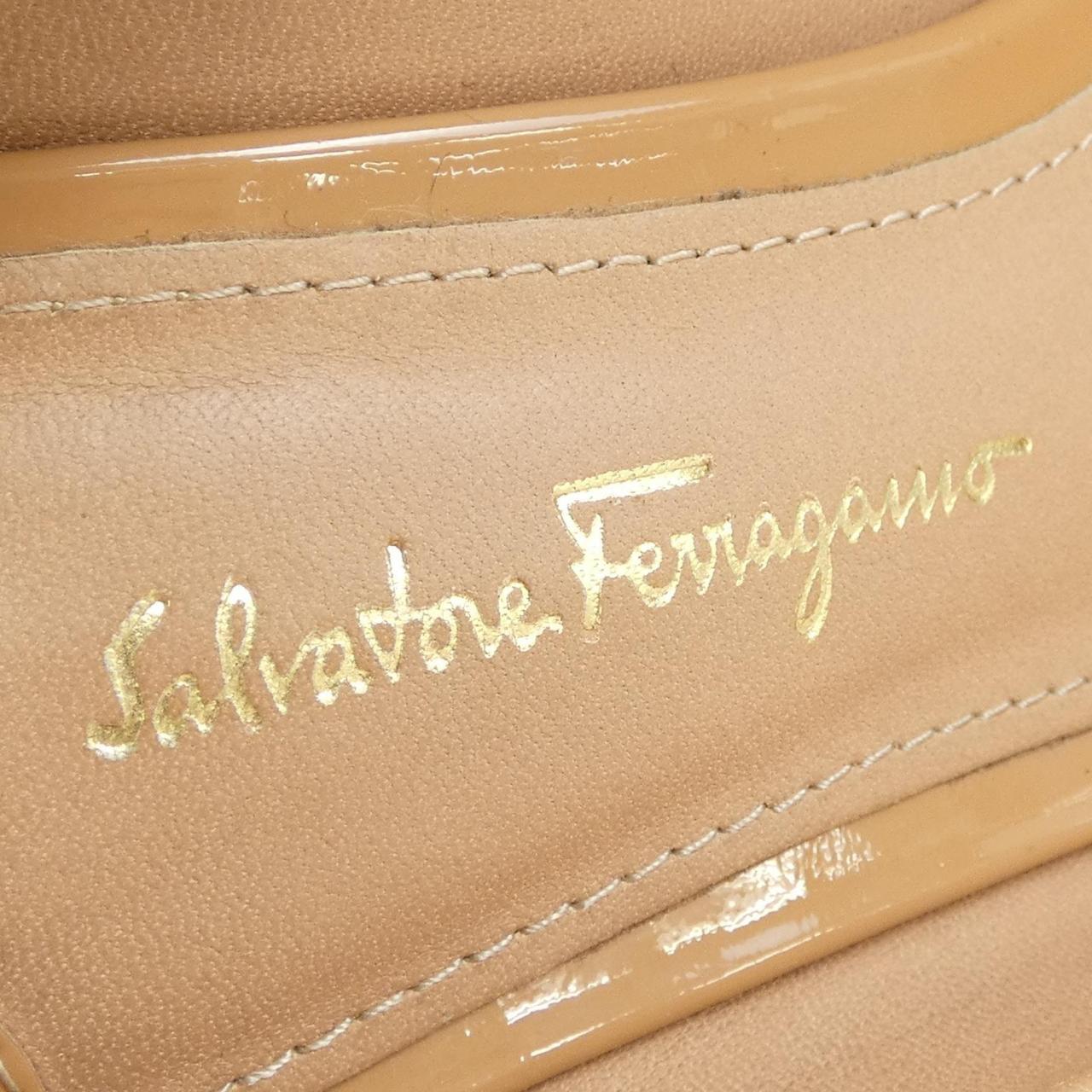 サルヴァトーレ フェラガモ パンプス