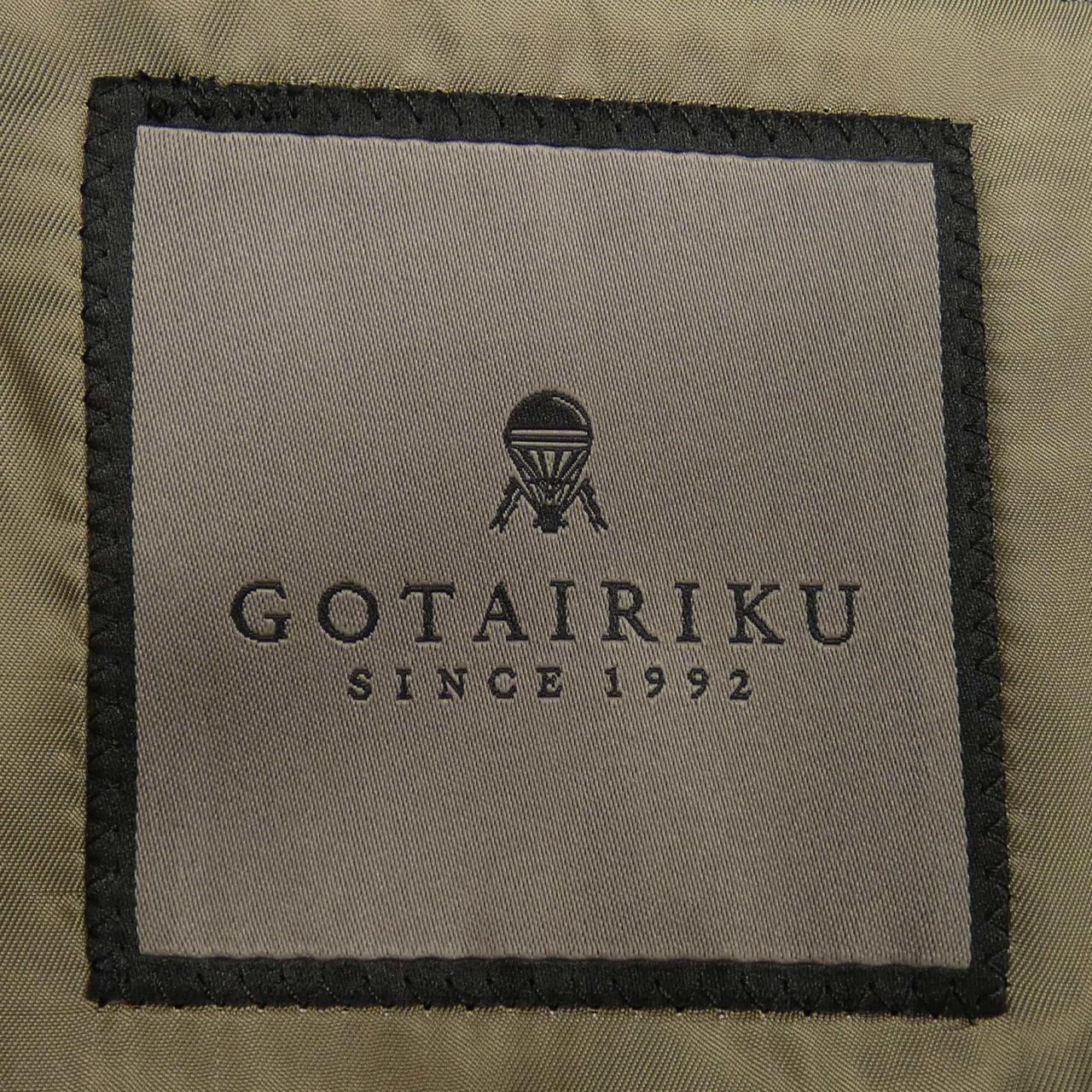 ゴタイリク スリーピーススーツ