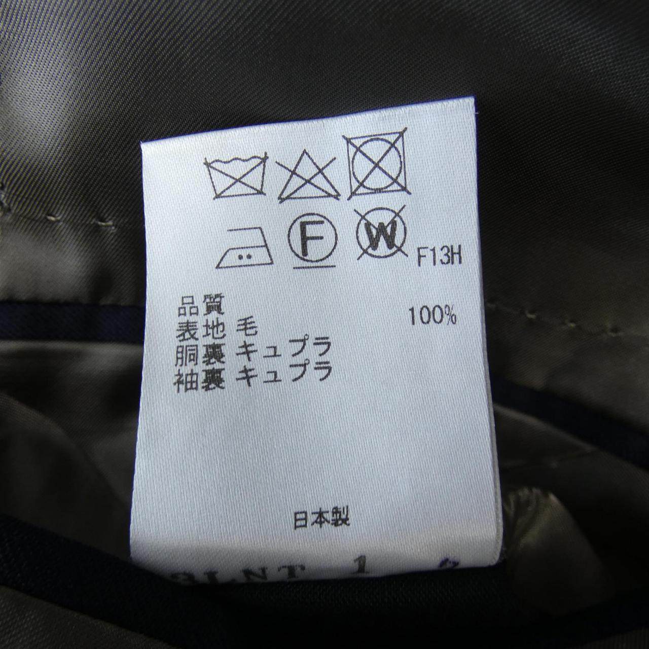 ゴタイリク スーツ