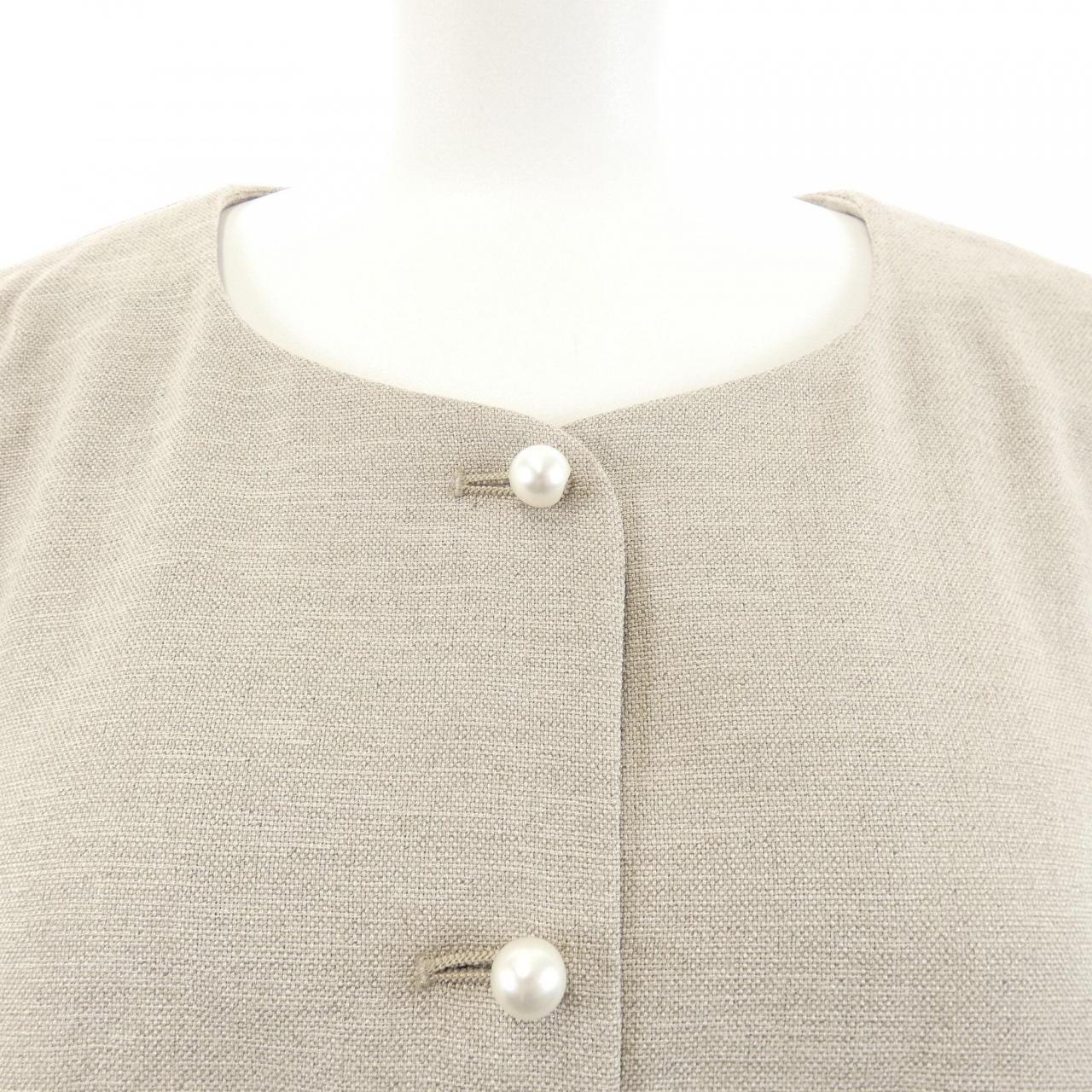 トゥービーシック トップス
