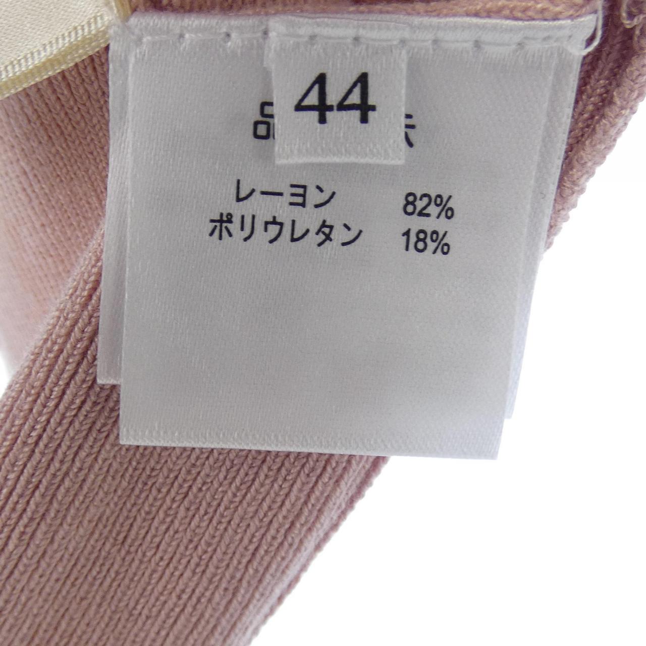 スーパービューティー ニットトップス