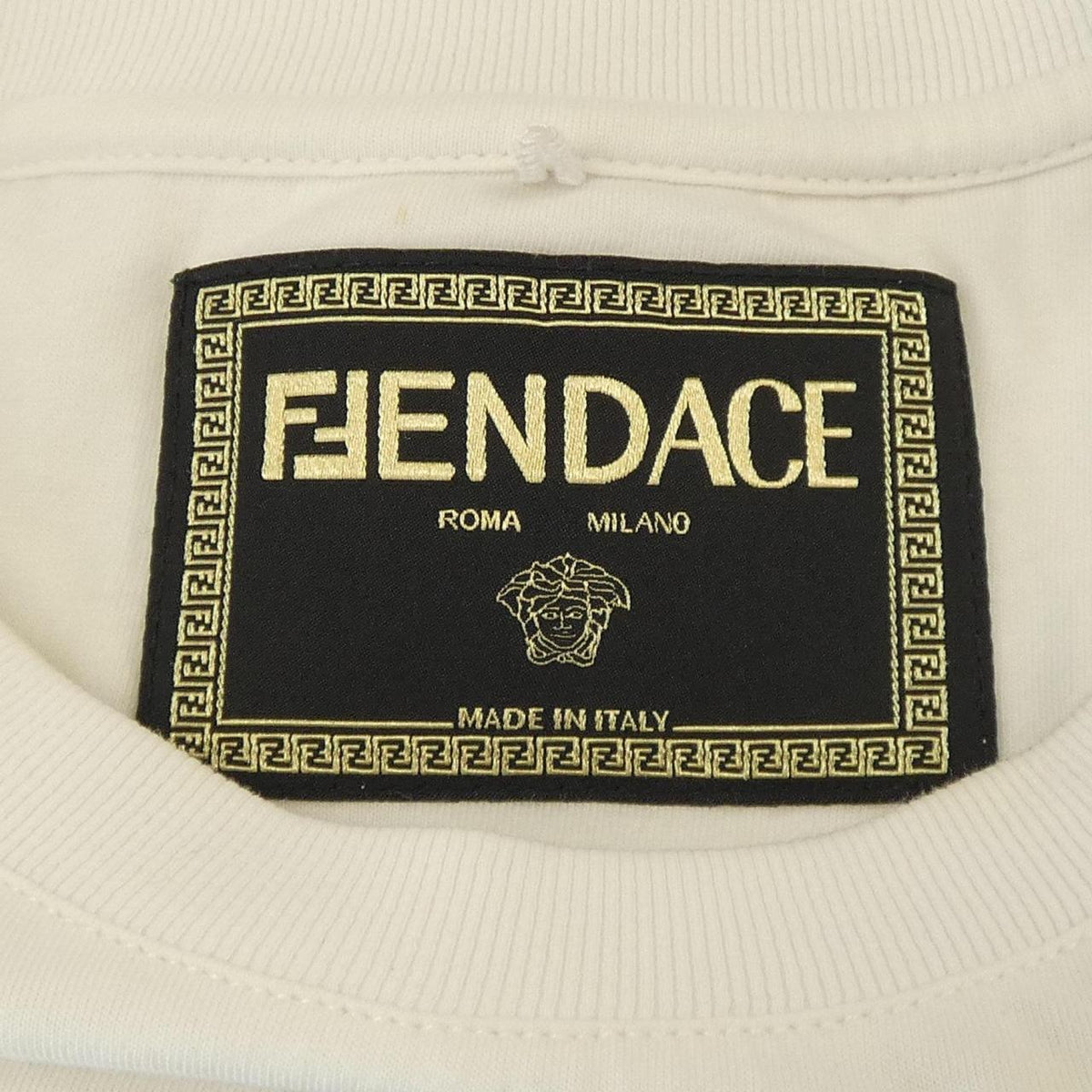 ヴェルサーチェ フェンダーチェ コットンTシャツ
