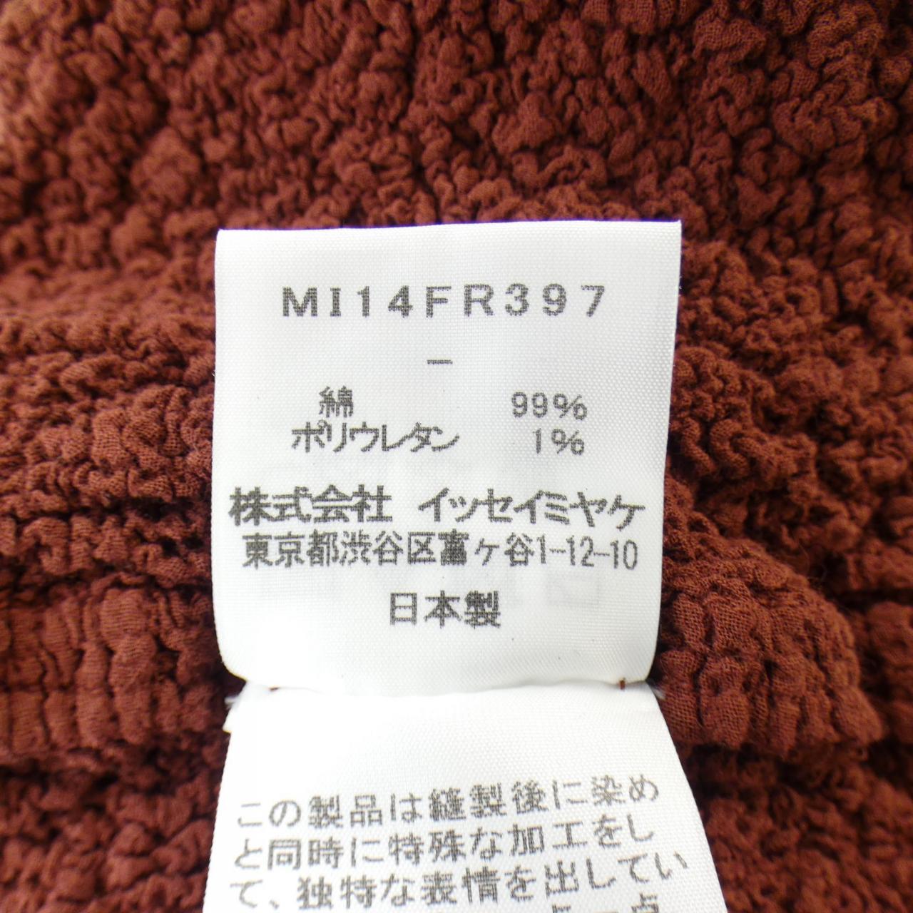 ミーイッセイミヤケトップス