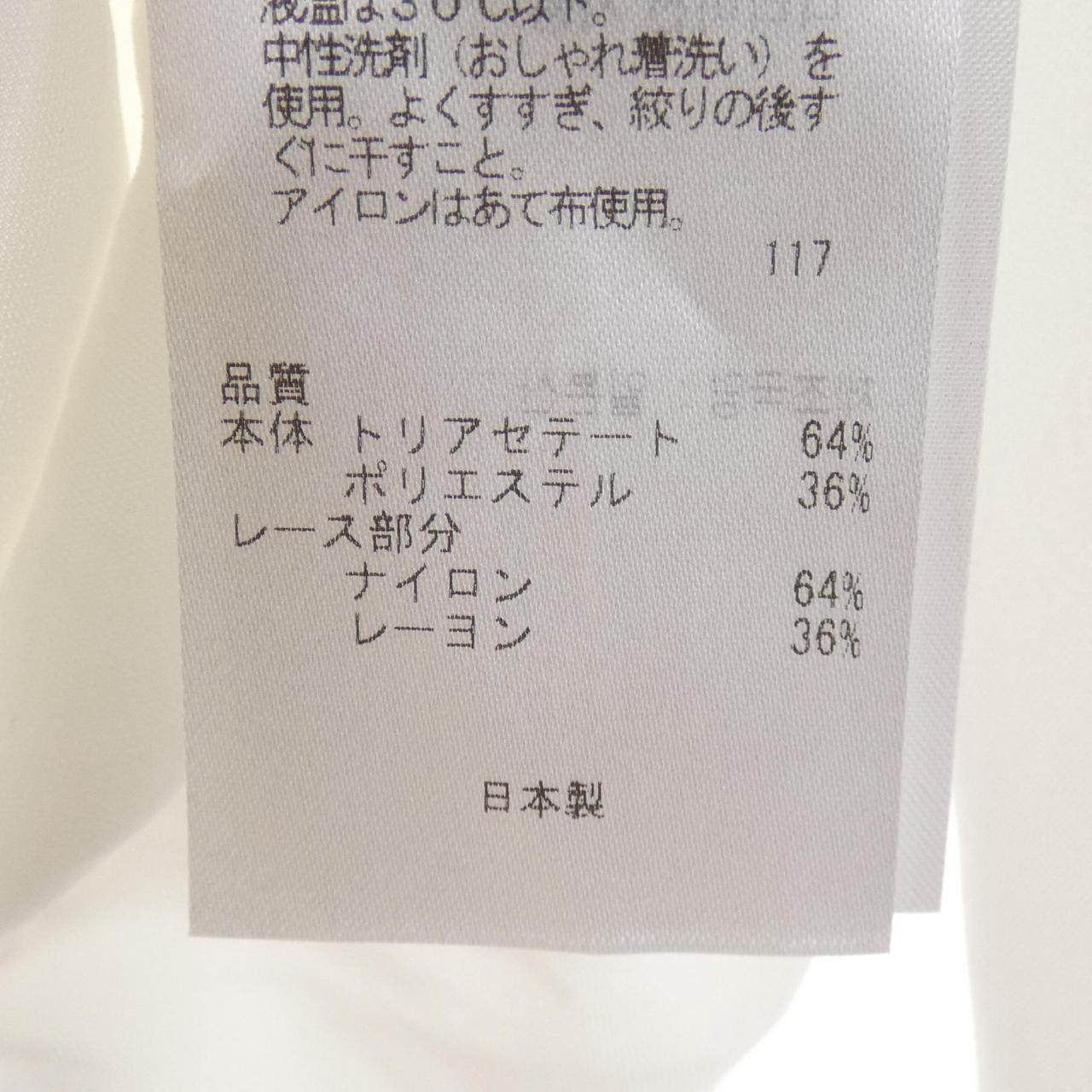 ベイジュ トップス