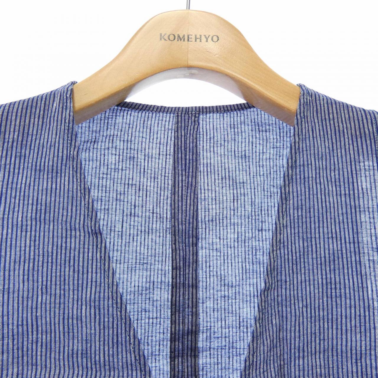 エンポリオアルマーニ ベスト