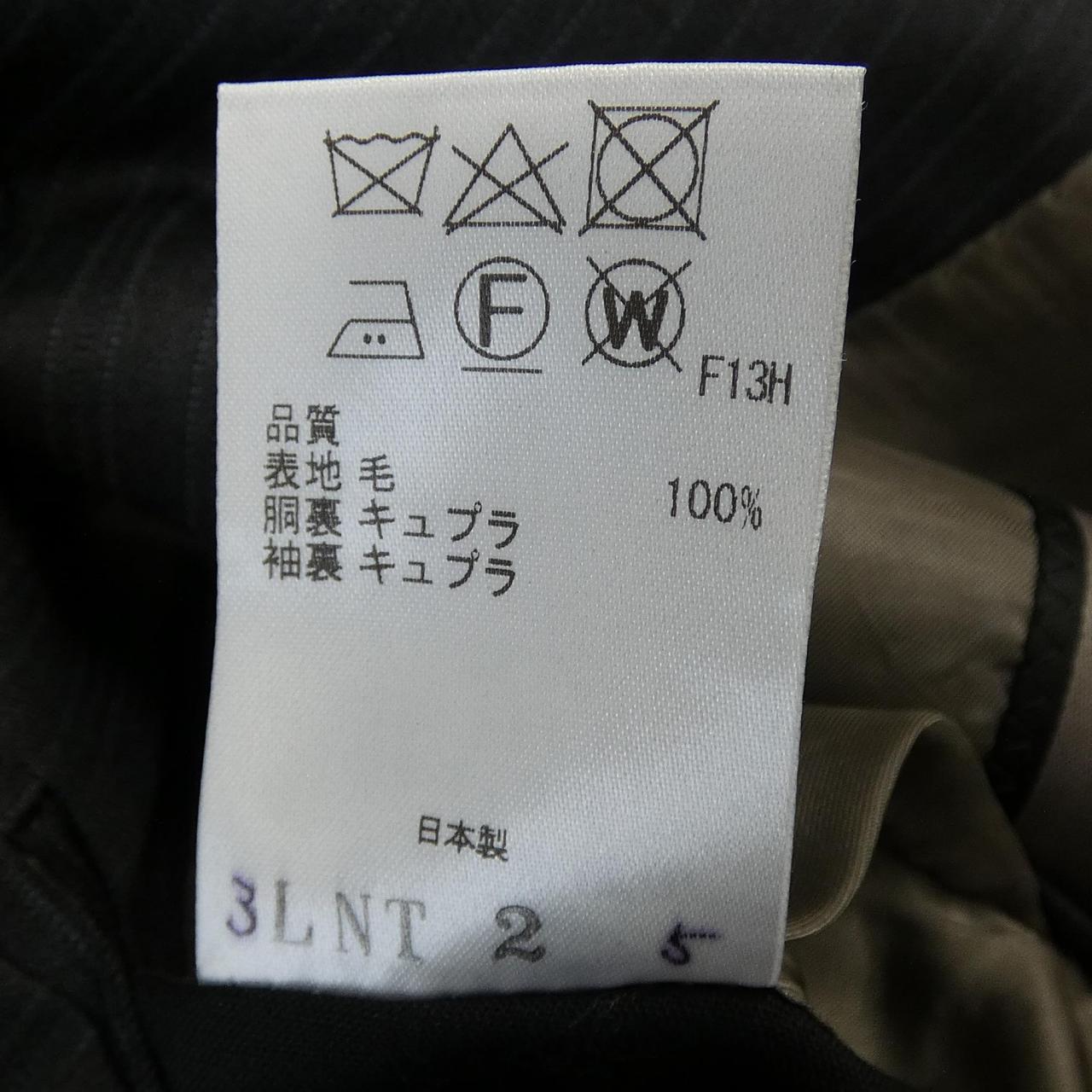 ゴタイリク スーツ