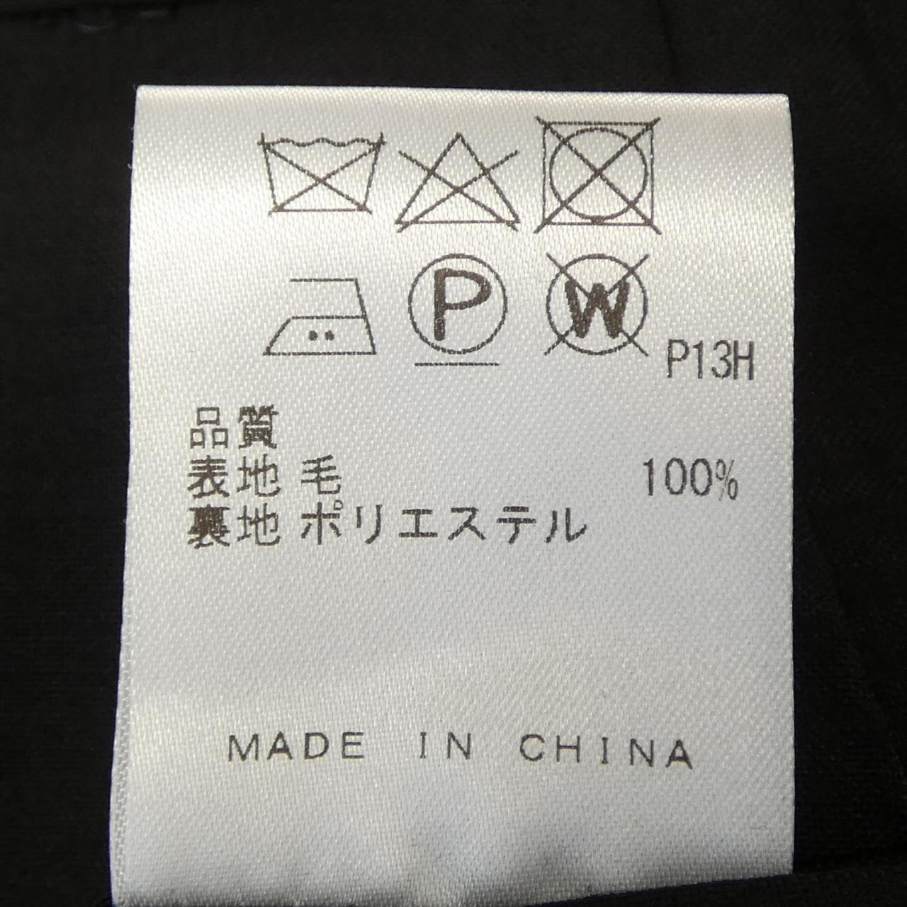ゴタイリク スーツ