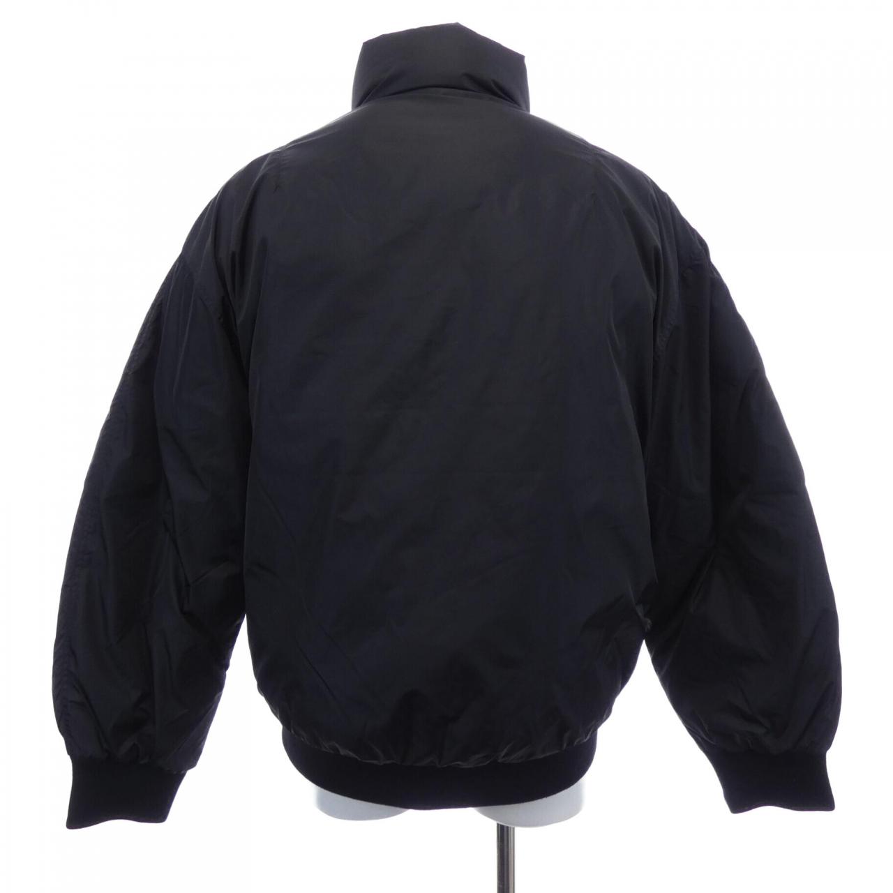 プラダ トライアングルロゴ RE-NYLON ダウンジャケット