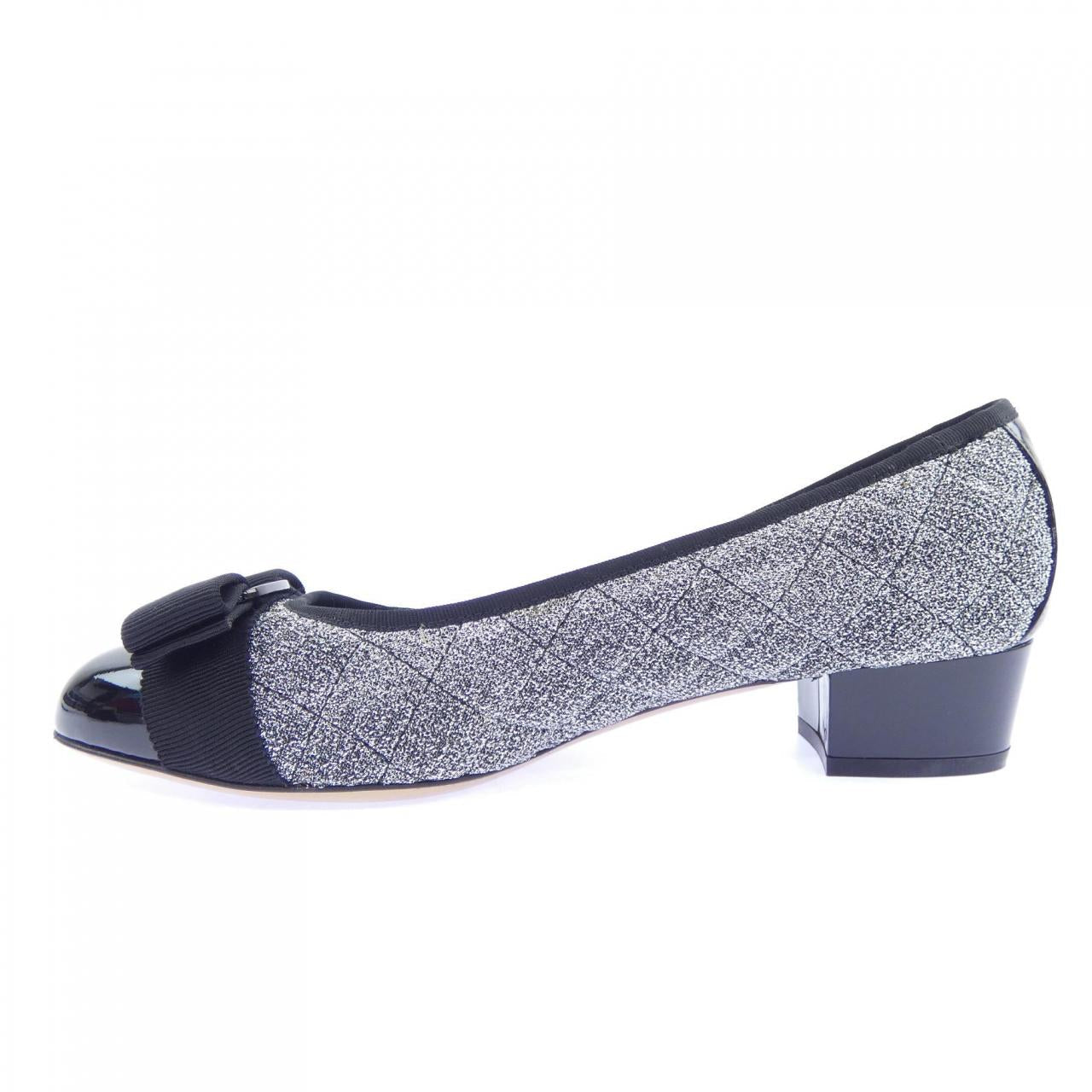 サルヴァトーレ フェラガモ レザーパンプス