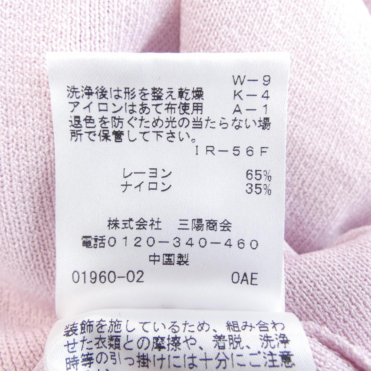トゥービーシック トップス