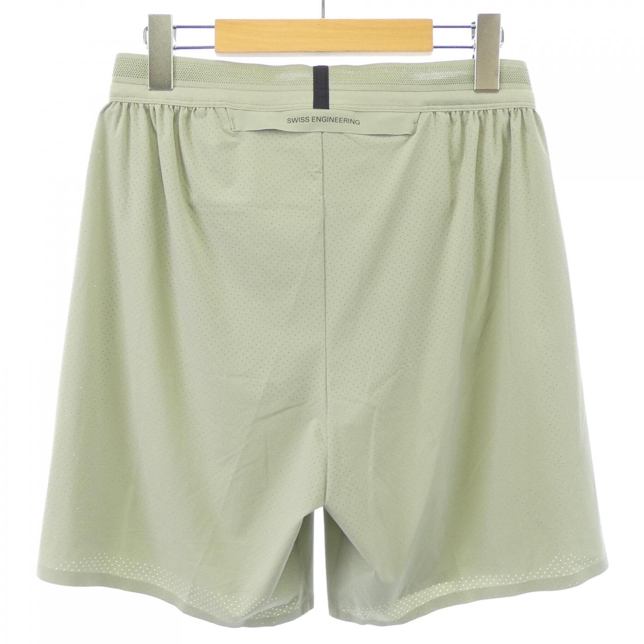 オンショートパンツ
