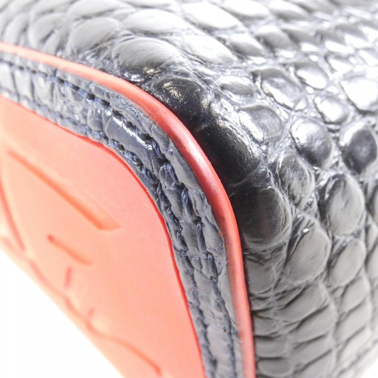 クリスチャン ルブタン カバタ スモール カーフ バッグ