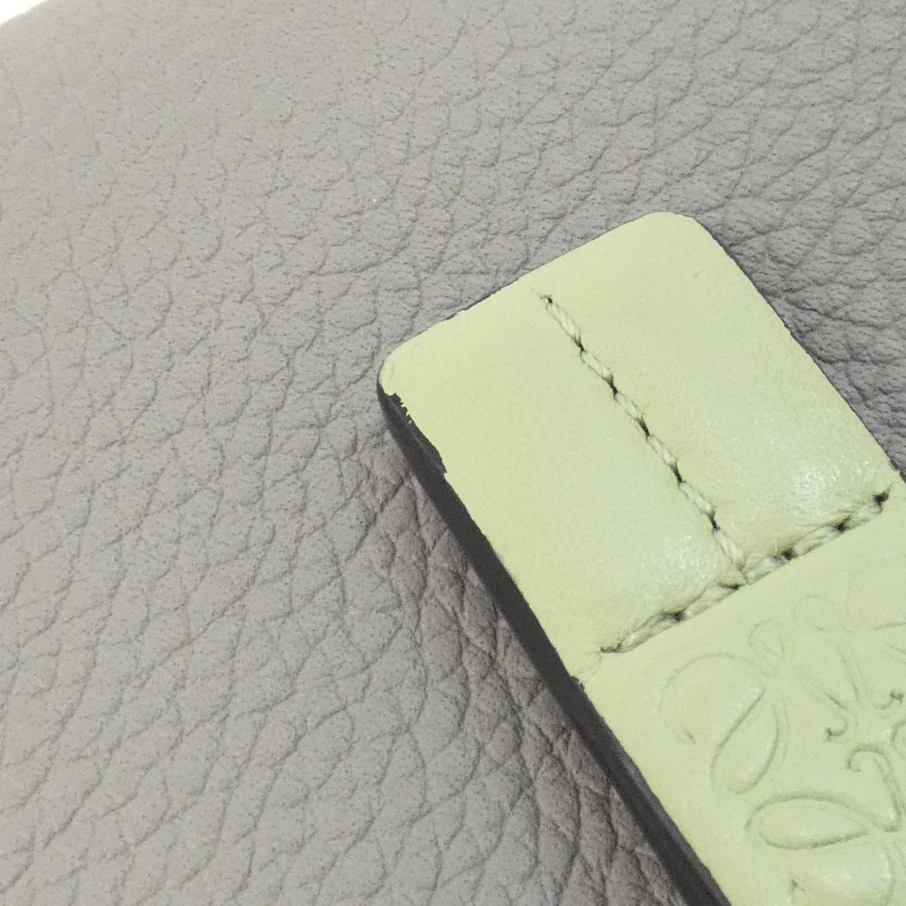 ロエベ カーフ二つ折り財布