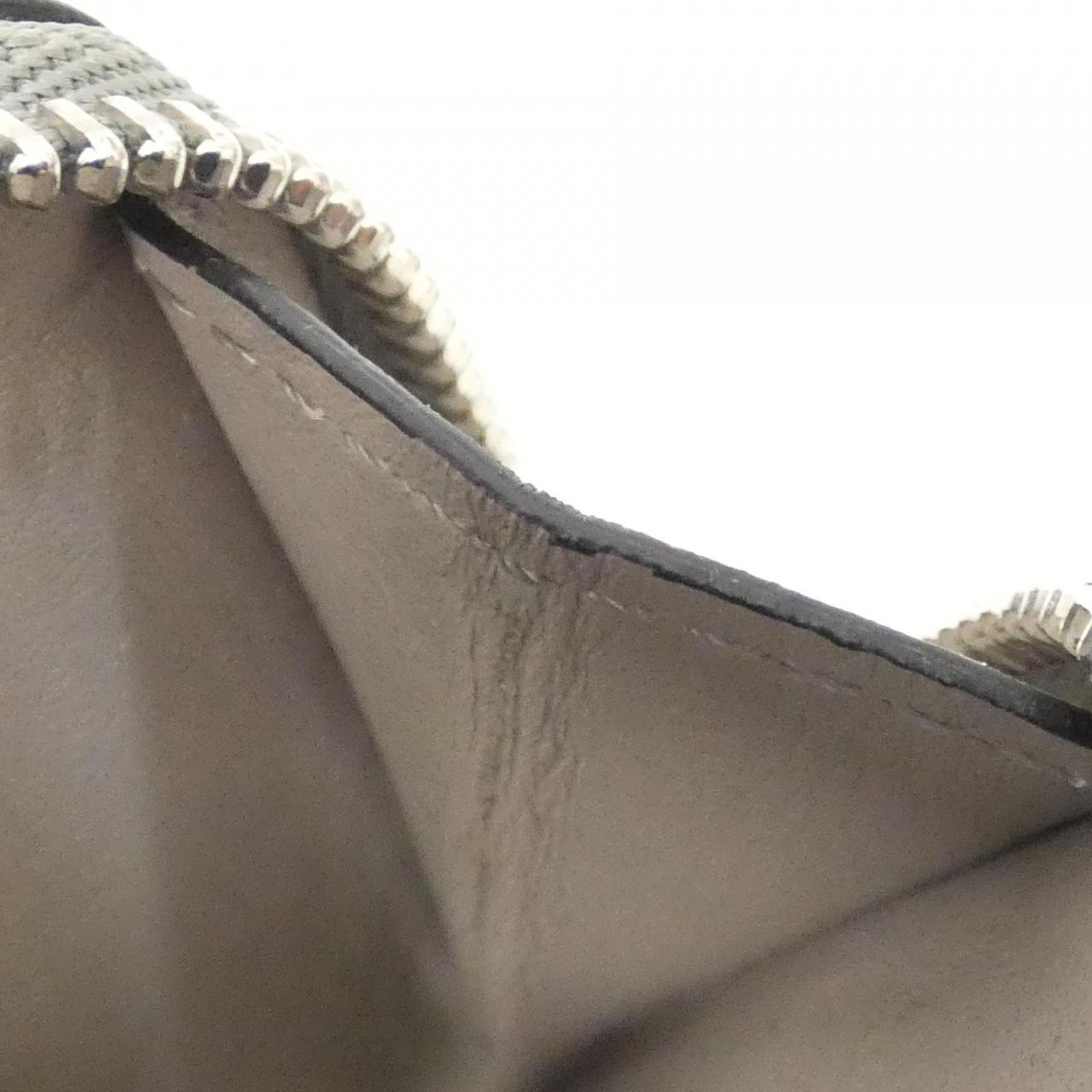 ロエベ カーフ二つ折り財布