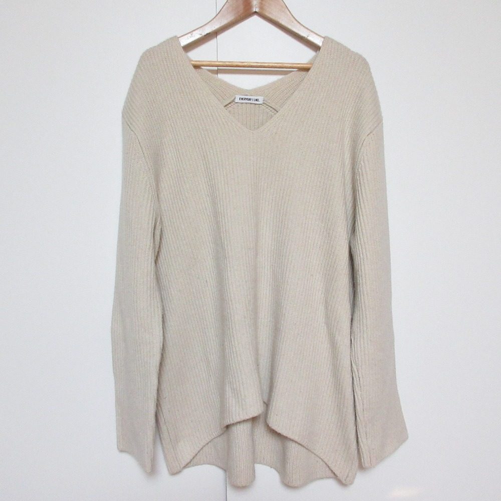 EVERYDAY I LIKE. Lia Vネックニットセーター