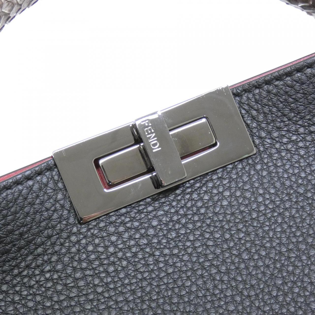 フェンディ ピーカブー アイ シー ユー ミディアム レザー バッグ