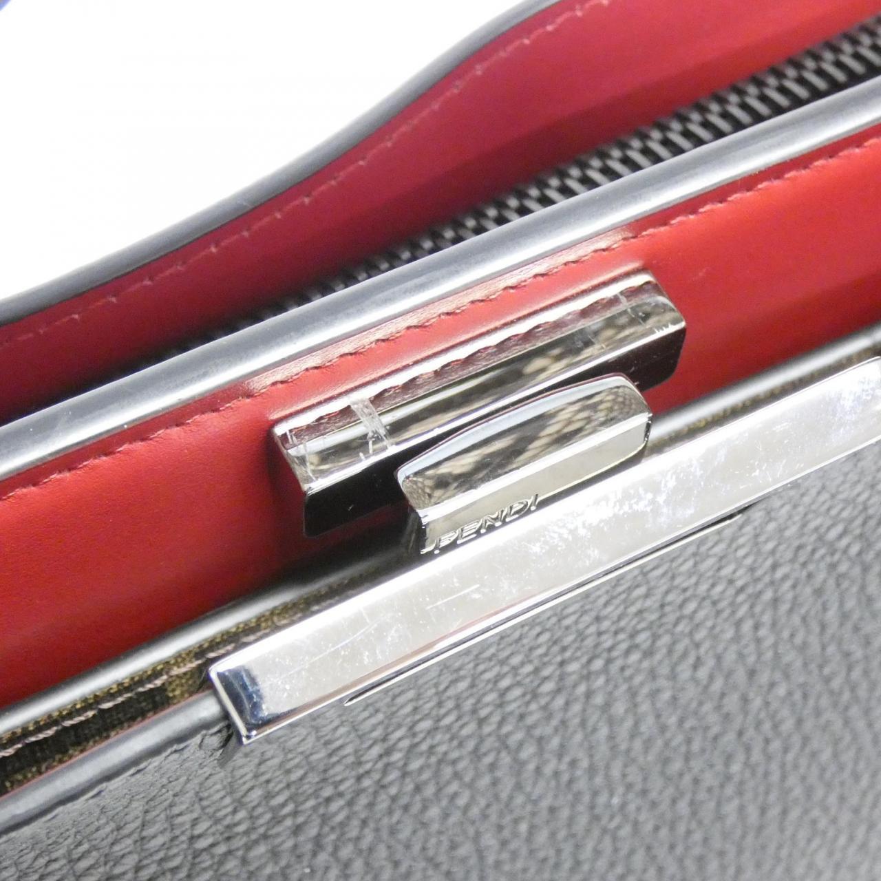 フェンディ ピーカブー アイ シー ユー ミディアム レザー バッグ