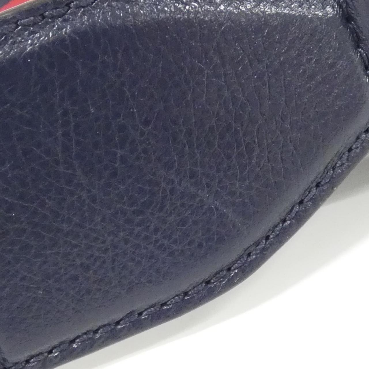 グッチ 725696 AABDH レザー ショルダーバッグ