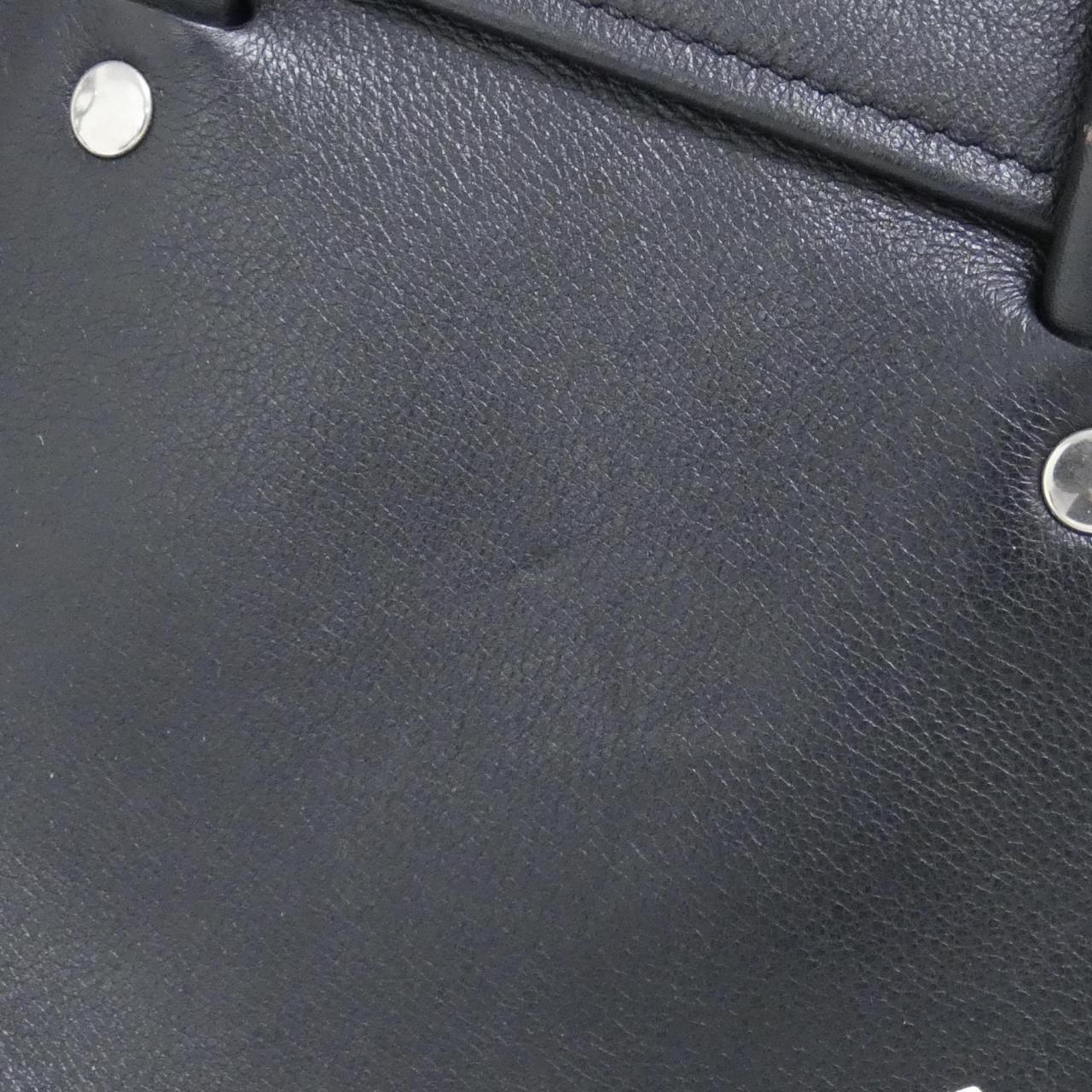 バレンシアガ トライアングルダッフル カーフ ハンドバッグ