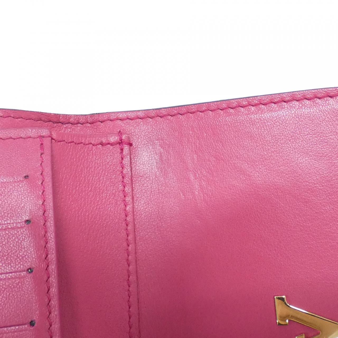 ルイヴィトン ポルトフォイユカプシーヌコンパクト トリヨン 財布