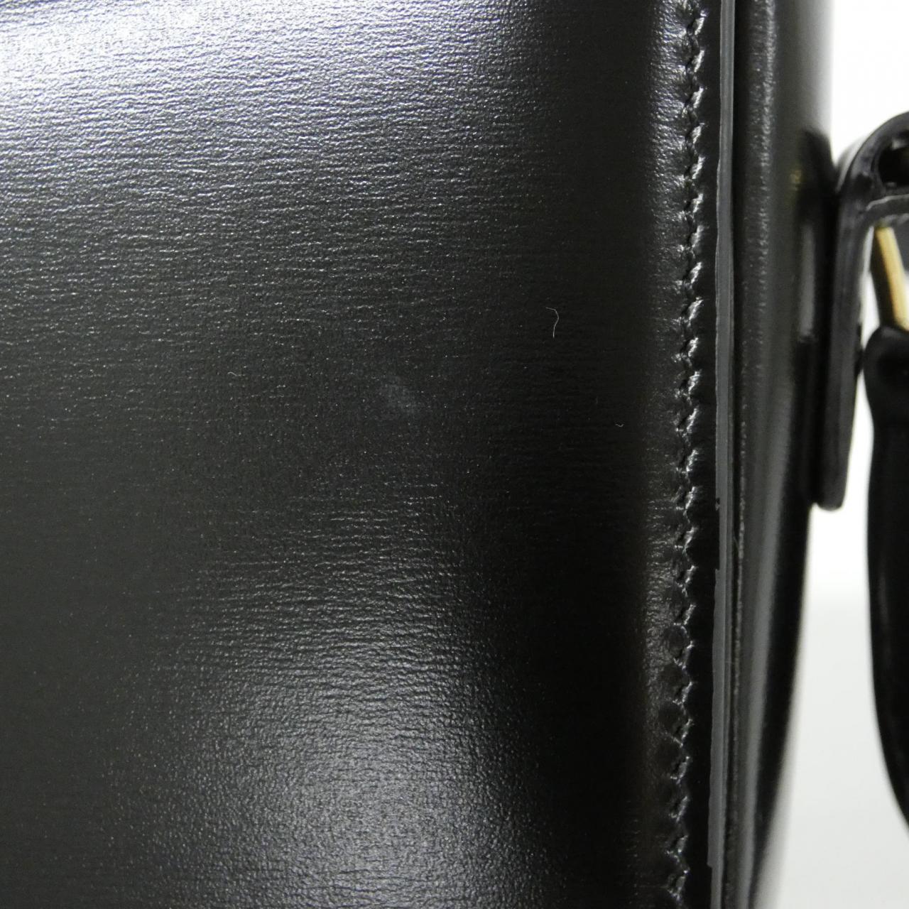 セリーヌ ティーントリオンフ カーフ ショルダーバッグ