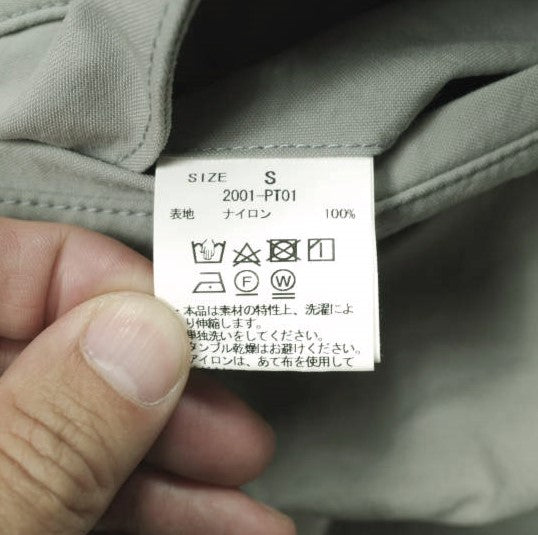 KUON 天然染めナイロンテーパードパンツ