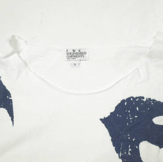 エフダブリューケーエンジニアードガーメンツ Printed Cut Off Neck コットントップス