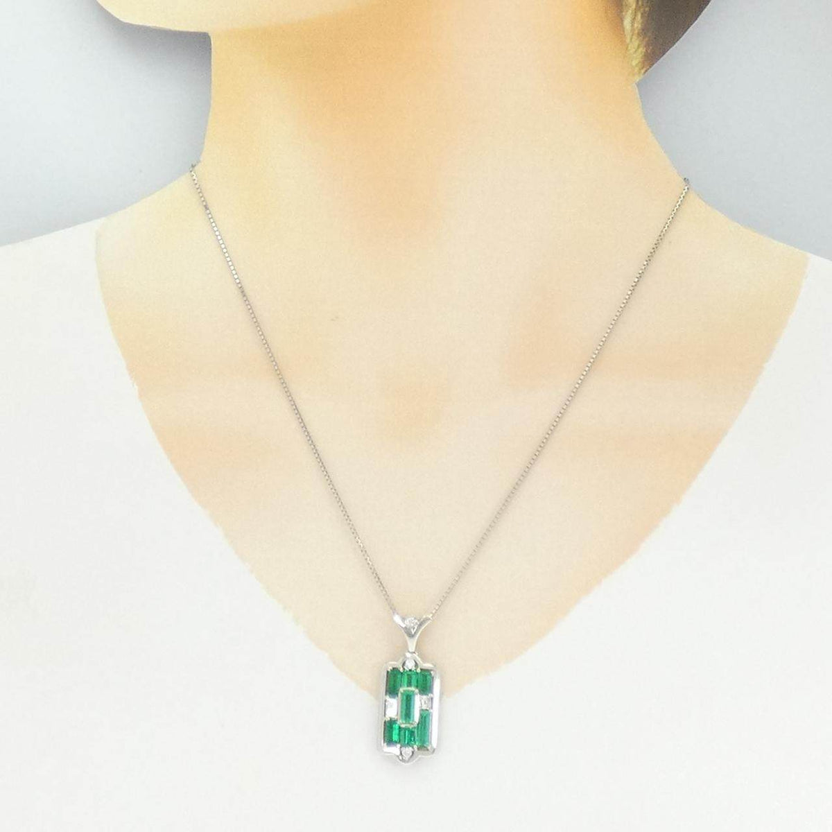 プラチナ エメラルドダイヤモンド ネックレス
