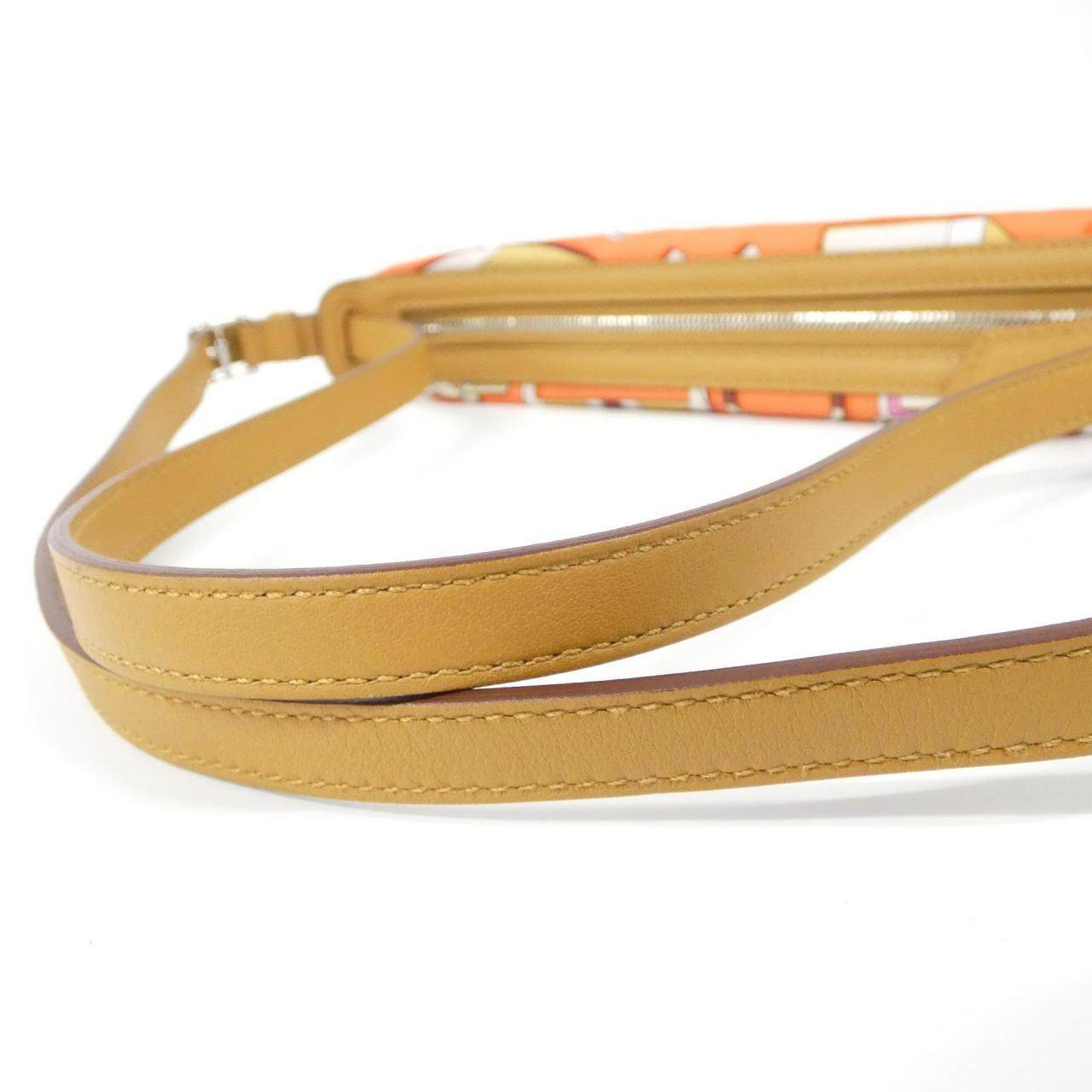 エルメス CARRE EN BOUCLES シュルソワ トゥー ゴー シルク スイフト ポーチ