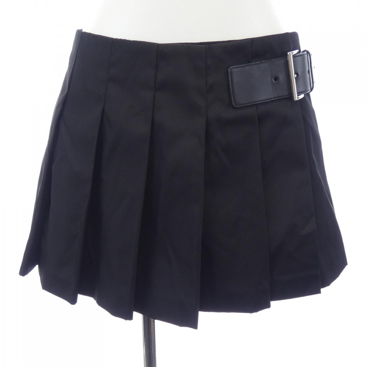プラダ トライアングルロゴ Re-Nylon スカート