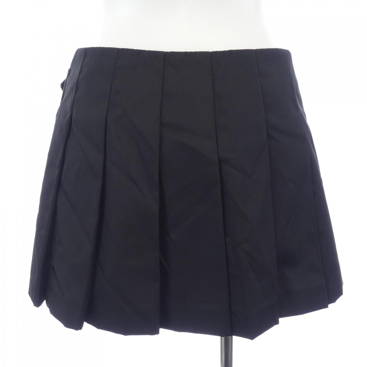プラダ トライアングルロゴ Re-Nylon スカート