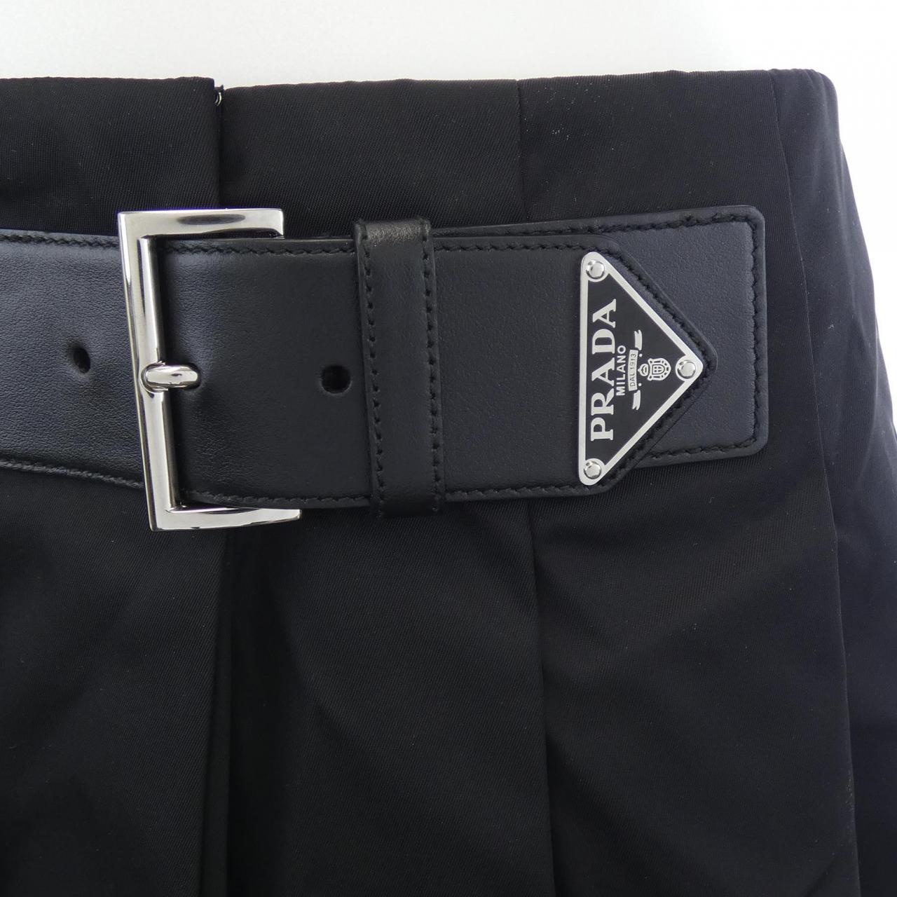 プラダ トライアングルロゴ Re-Nylon スカート
