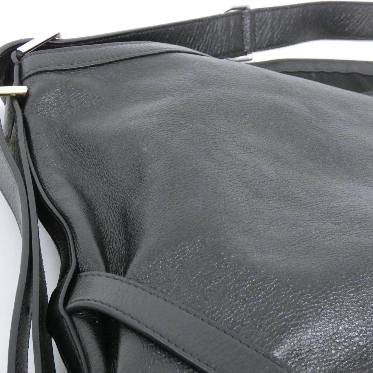 ジバンシィ ヴォワイユー ラージ カーフ ショルダーバッグ