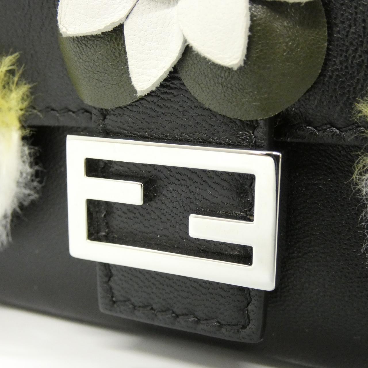 フェンディ BAG BUGS MICRO BAGUETTE ラム レザー ラビットファー ショルダーバッグ