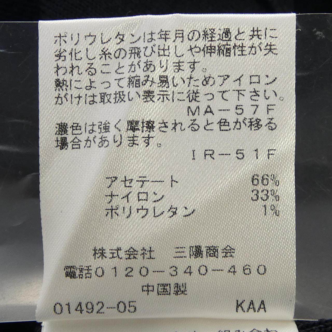 トゥービーシック トップス