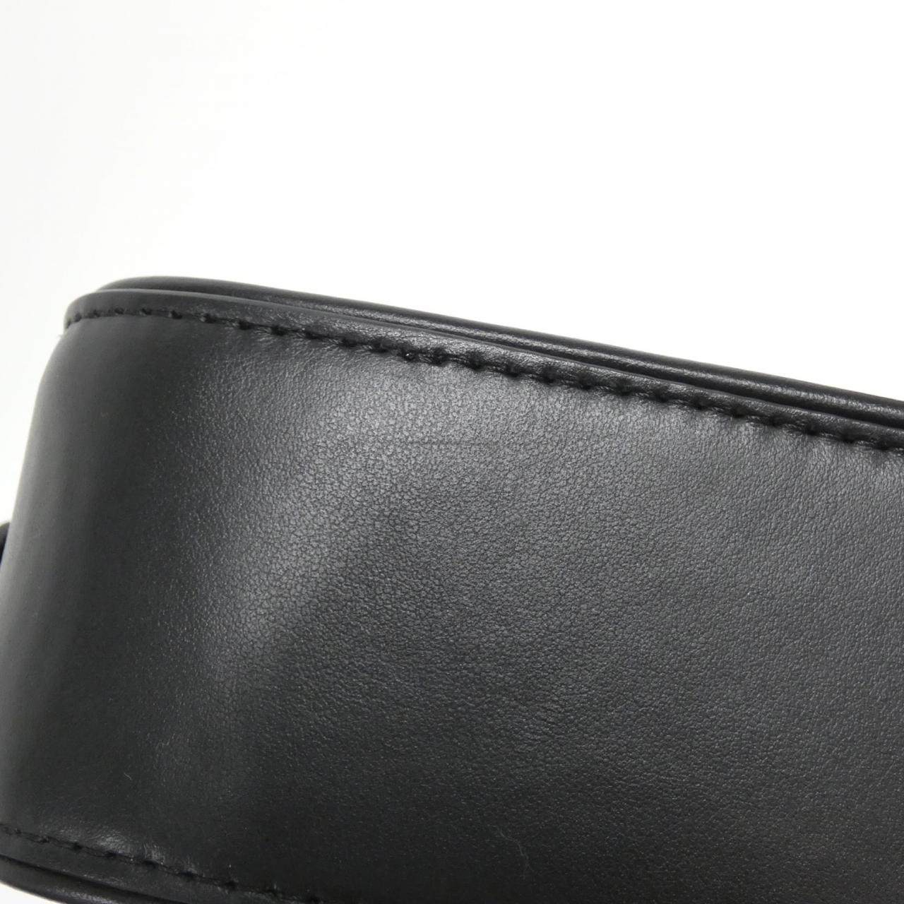 フェンディ レザーショルダーバッグ