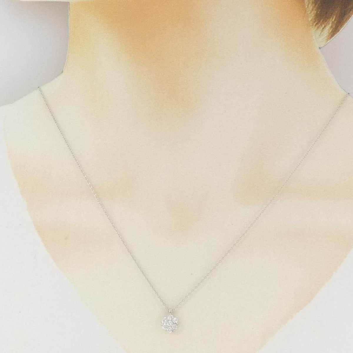 プラチナダイヤモンドフラワーネックレス