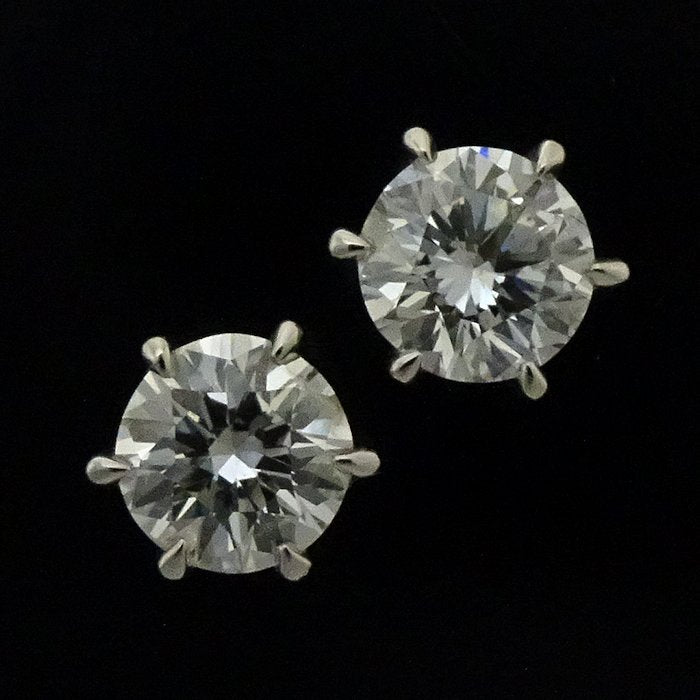 ダイヤモンド ピアス 0.63ct Pt900 プラチナ