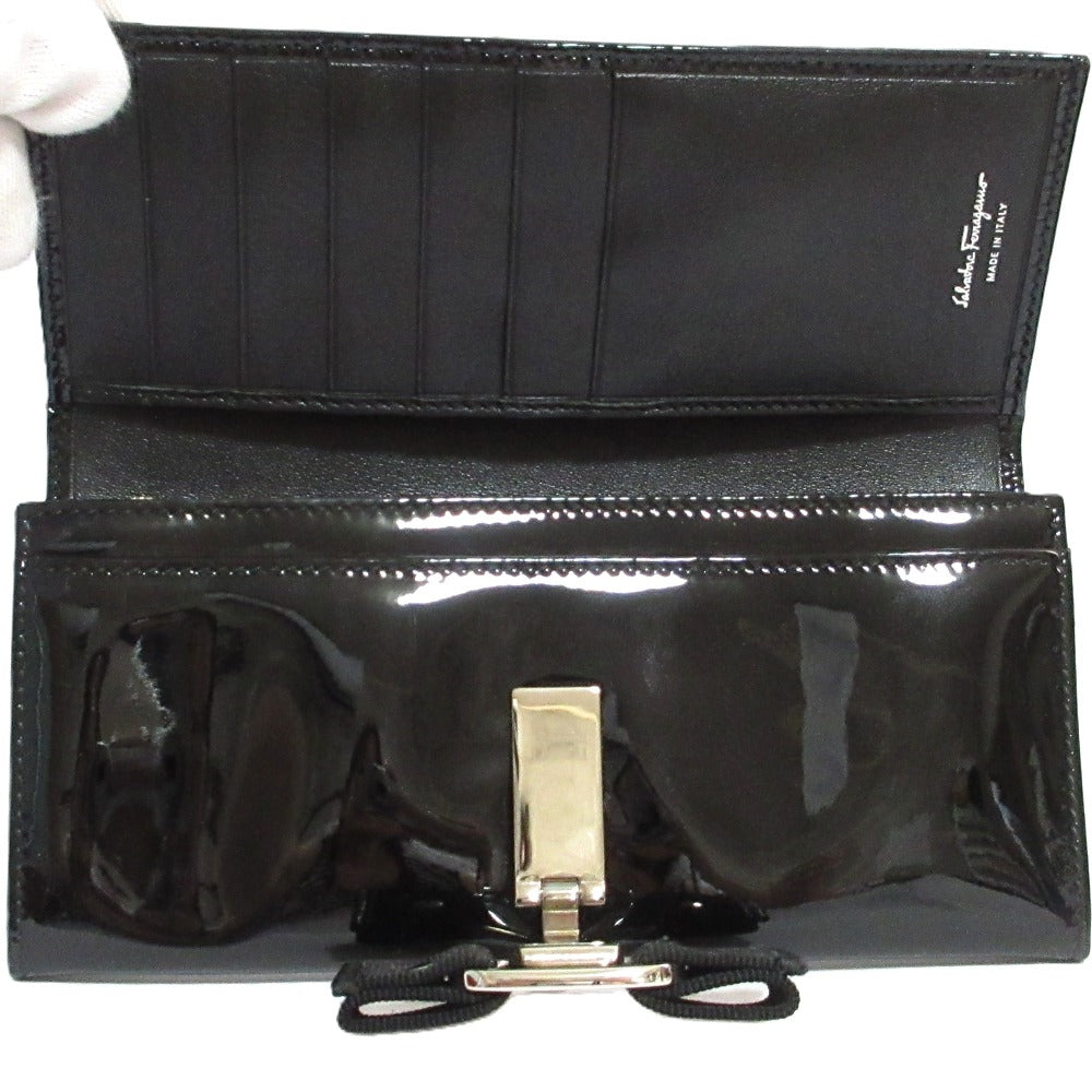 サルヴァトーレ フェラガモ ヴァラリボン パテント ロングウォレット