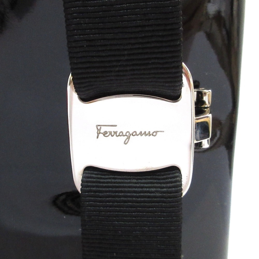 サルヴァトーレ フェラガモ ヴァラリボン パテント ロングウォレット