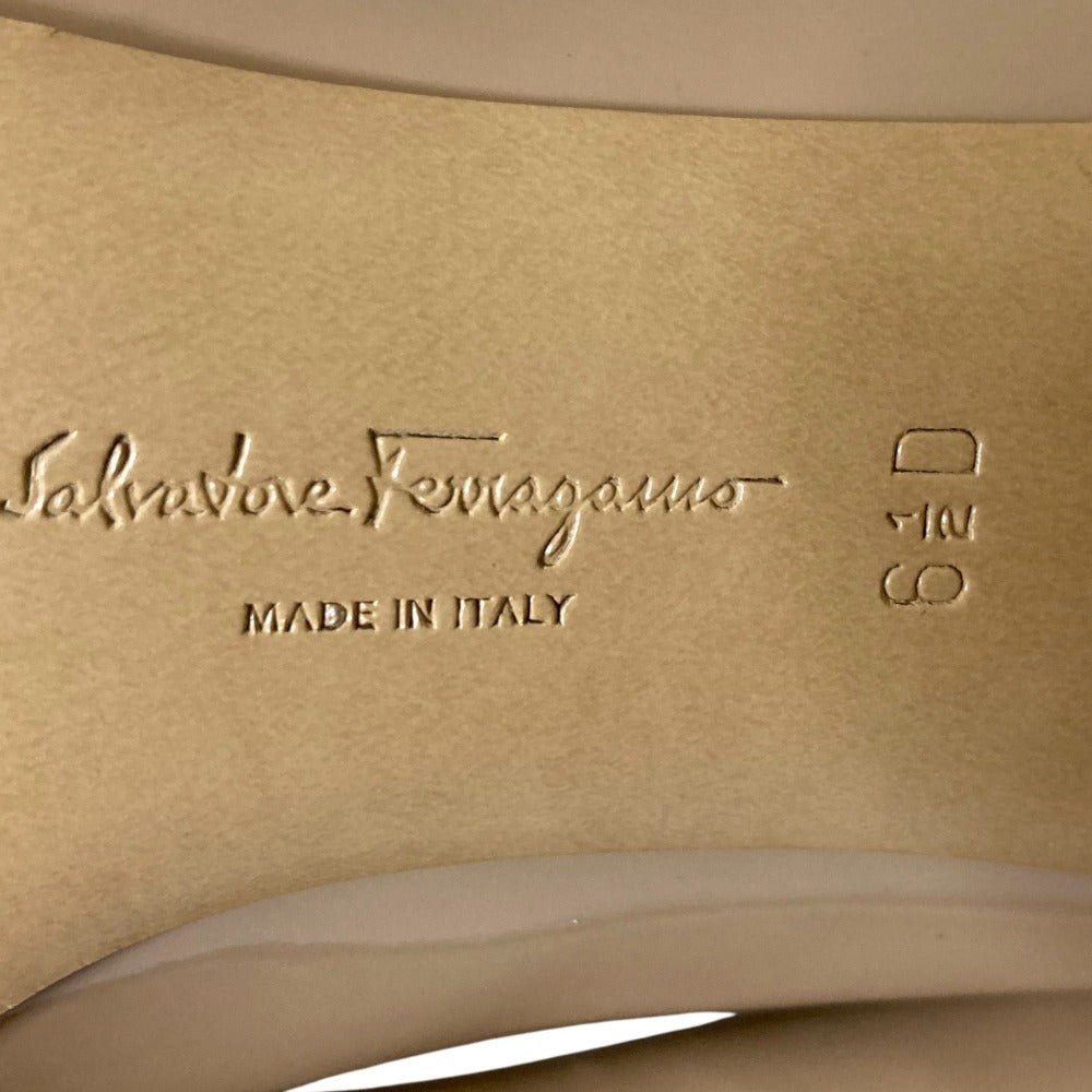 サルヴァトーレ フェラガモ リボン パテント レザー パンプス