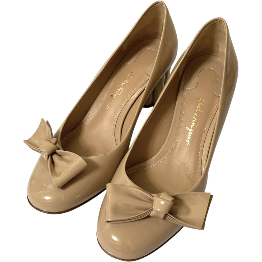 サルヴァトーレ フェラガモ リボン パテント レザー パンプス