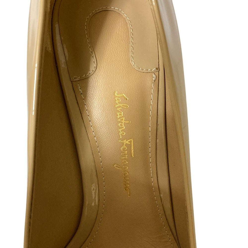 サルヴァトーレ フェラガモ リボン パテント レザー パンプス