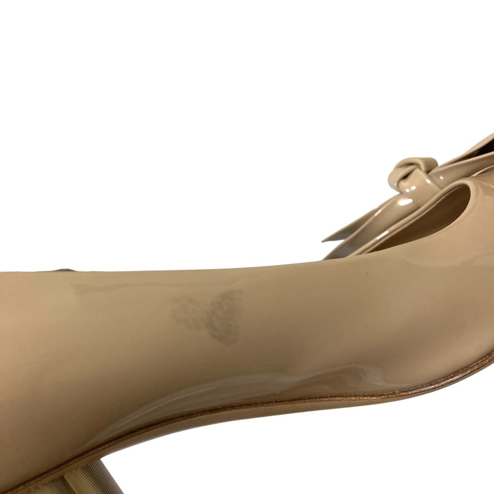 サルヴァトーレ フェラガモ リボン パテント レザー パンプス