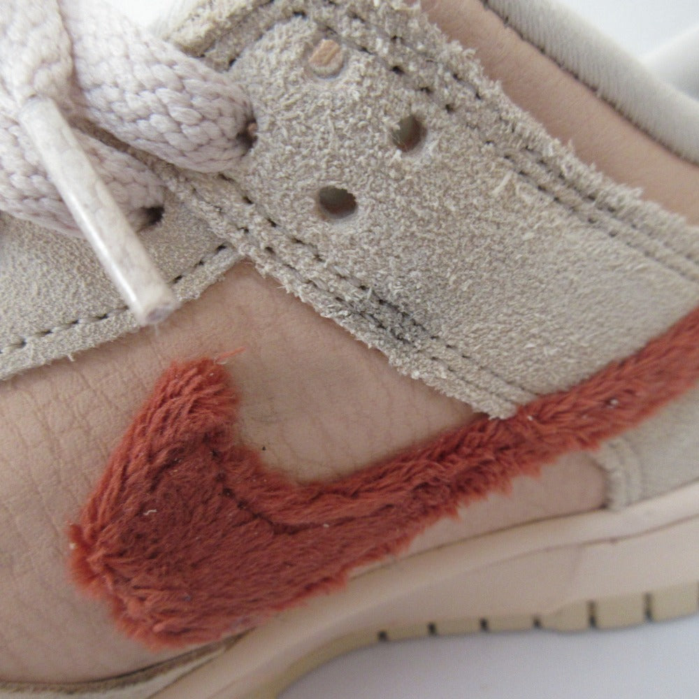 ナイキ DUNK LOW Plush Swoosh スニーカー