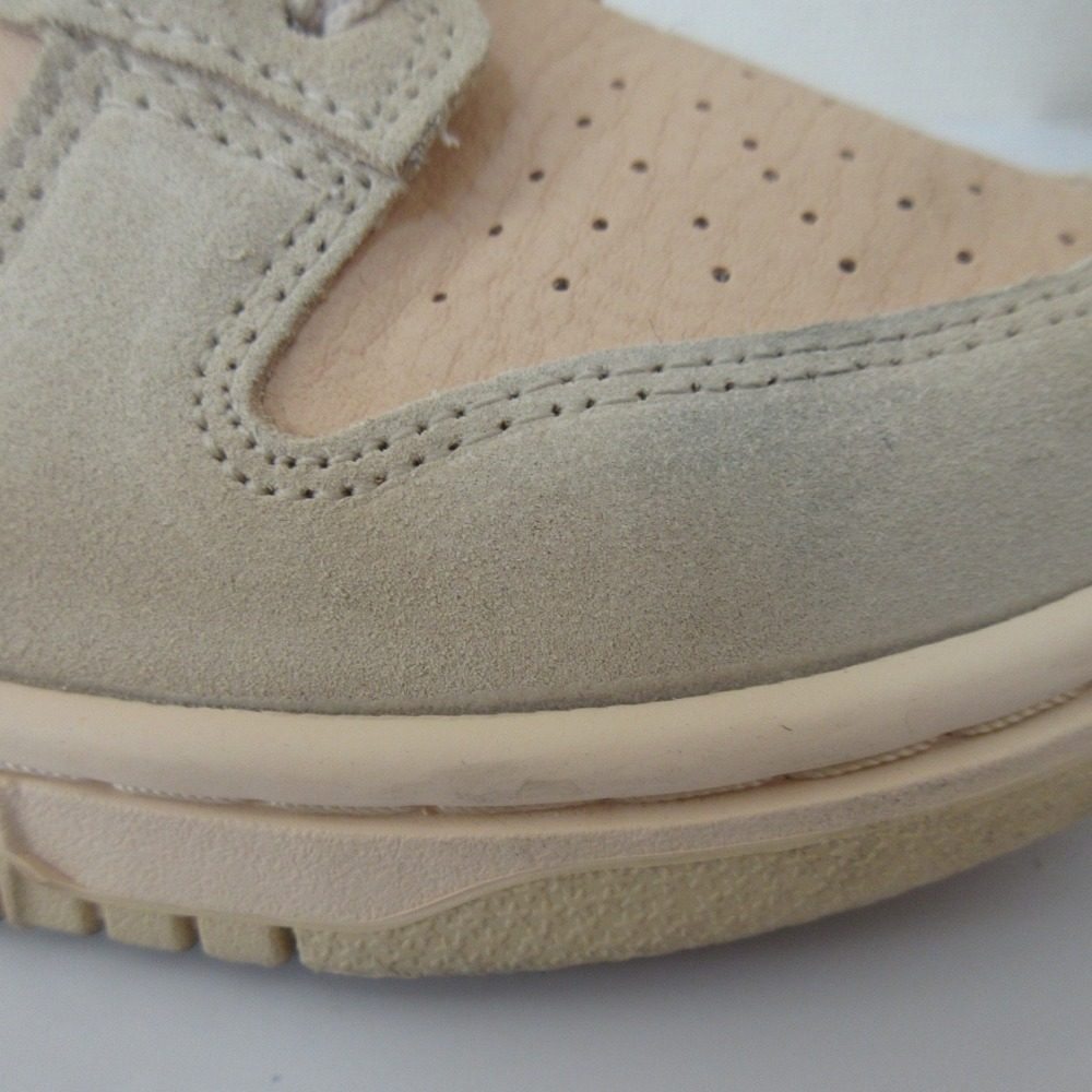 ナイキ DUNK LOW Plush Swoosh スニーカー