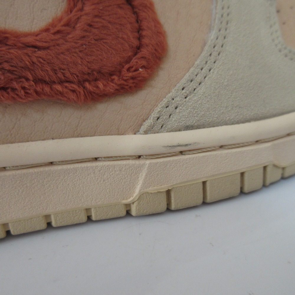 ナイキ DUNK LOW Plush Swoosh スニーカー